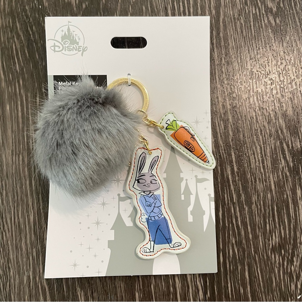 Disney Parks Judy Hobbs Zootopia Gray Pom Carrot Keychain/Bag Charm - Picture 3 of 6